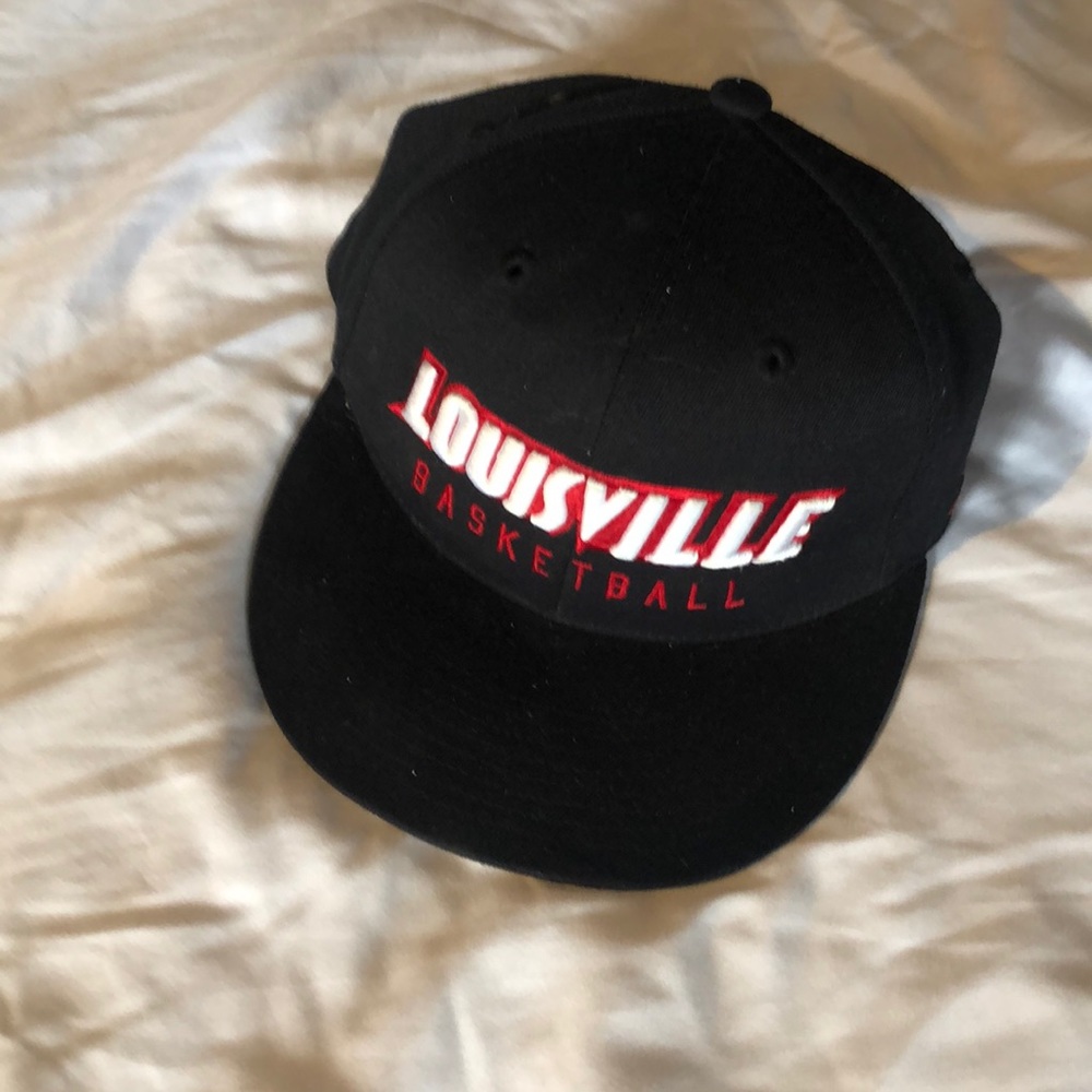 Black Adidas Louisville basketball baseball cap